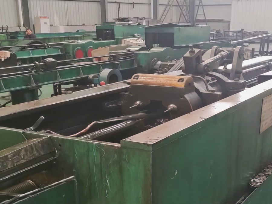 Cold pilger tube rolling mill producing seamless nickel alloy tubes